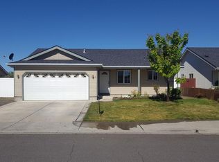 7419 27th St, White City, OR 97503