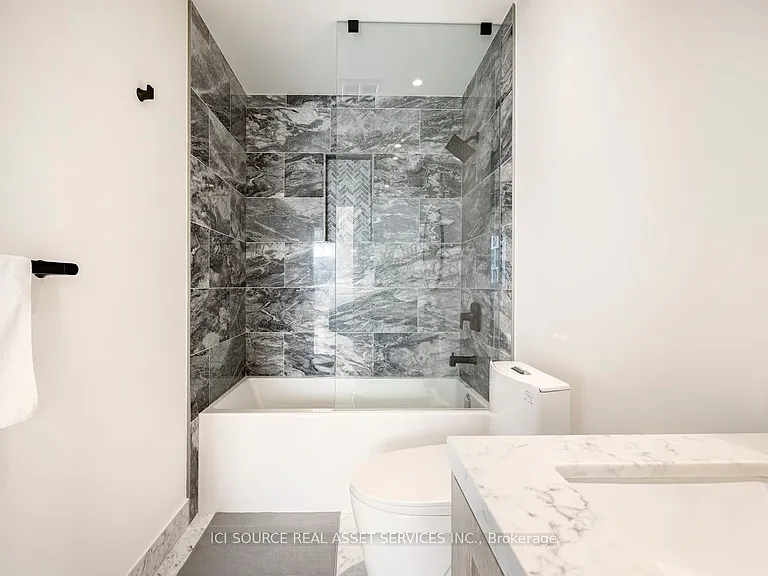 250 Wellington St W #Penthouse 40 — Photo 16