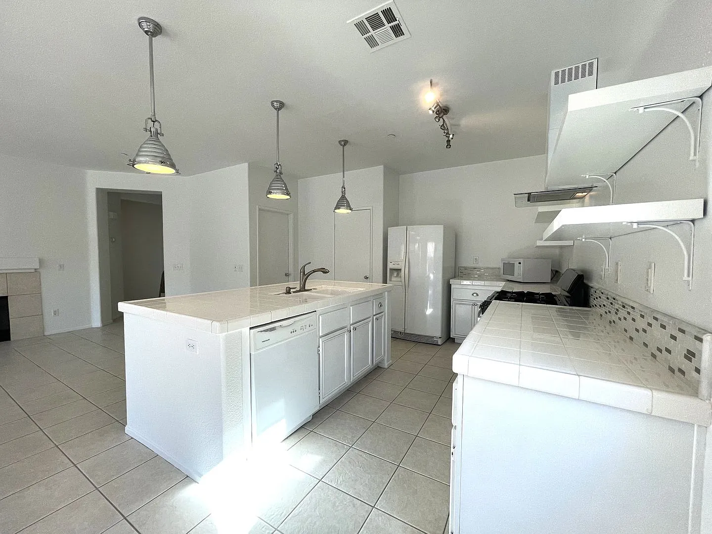 Coming Soon! Beautiful 3 Bedroom 2 Bath Palm Springs Pool Home! — Photo 4