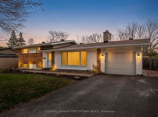 18 Tiverton Dr, Ottawa, ON K2E 6L5
