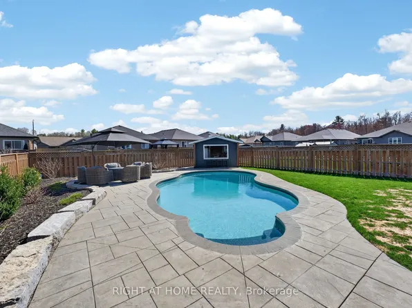 27 Woodburn Dr, Quinte West, ON K8V 0E1