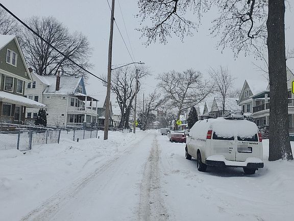 4th image of 1442 E 94th St