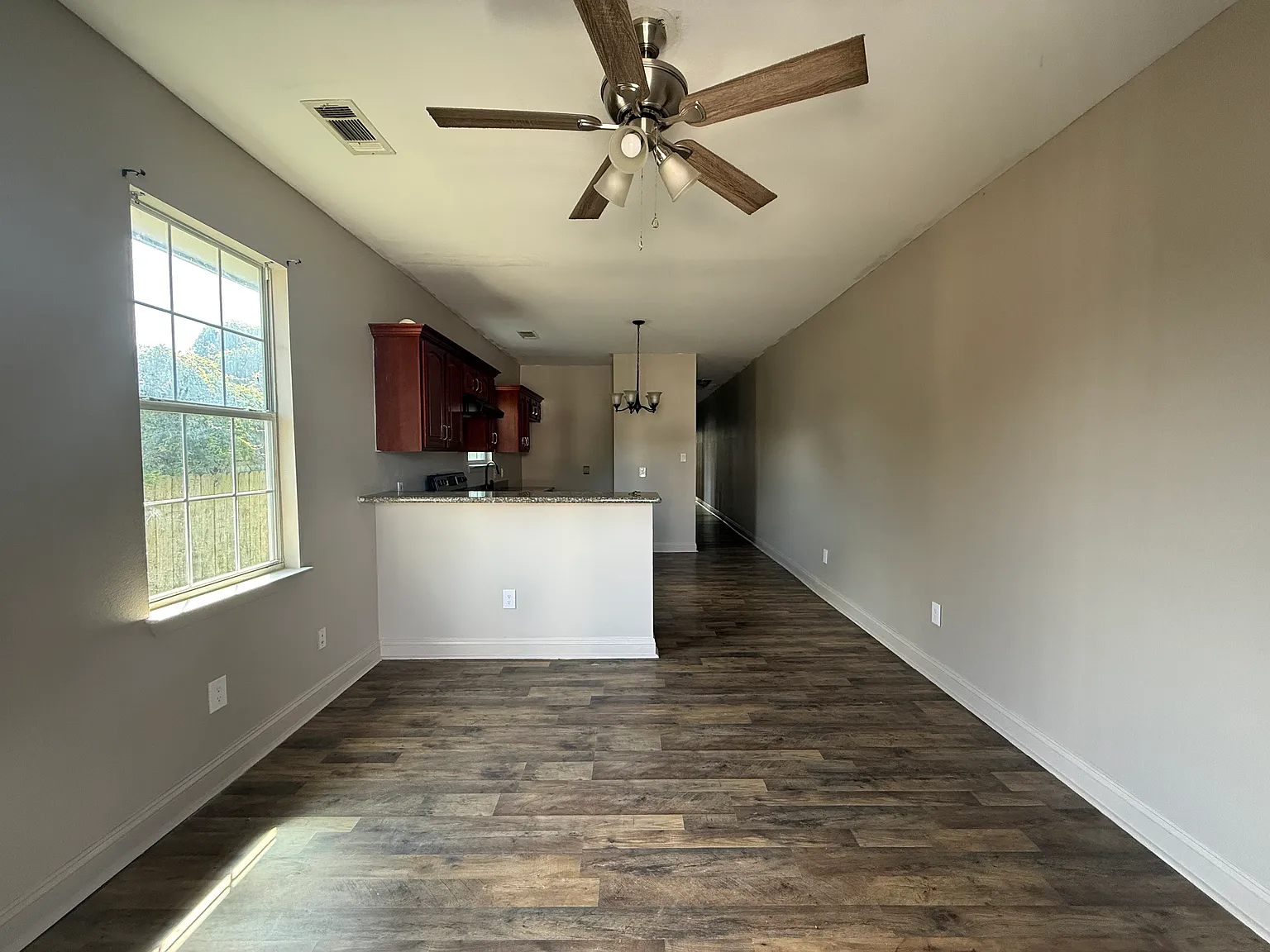 3 bed, 1400 sqft, $1,500 — Photo 2