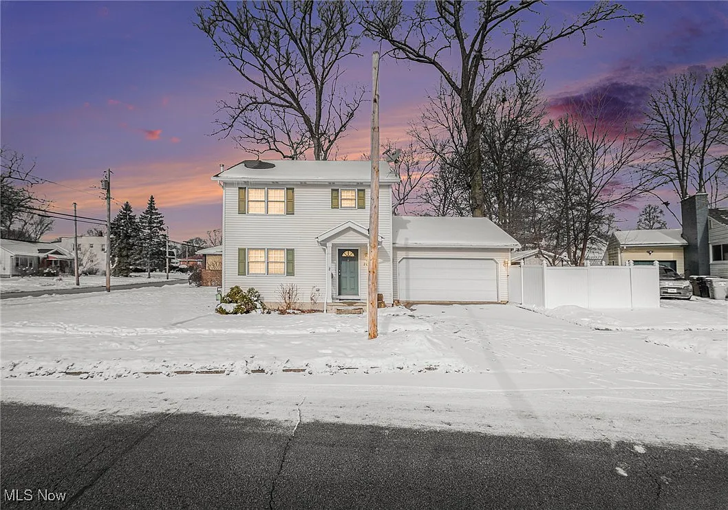 201 Grove Ave photo 1