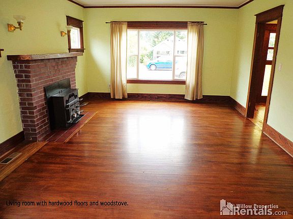 2nd image of 406 Barksdale Ave