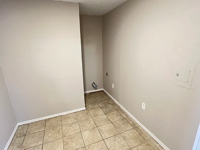 2928 N Grand St — Photo 5