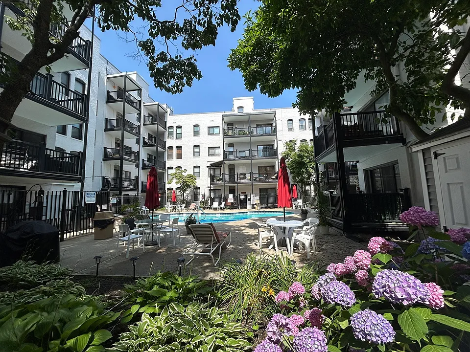 4 Commonwealth Ct #17