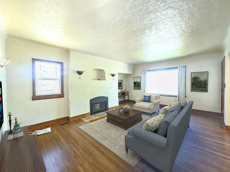 1922 E 18th Ave — Photo 14
