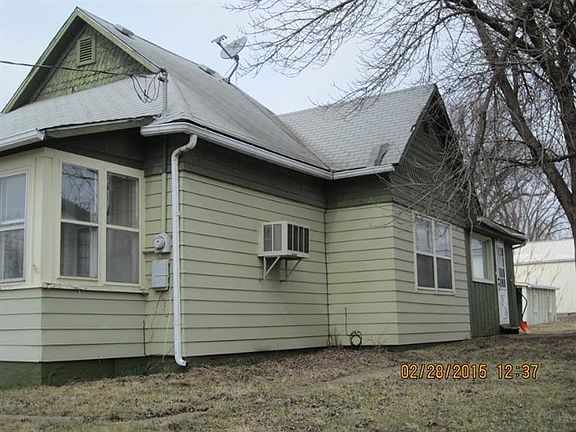 4th image of 807 1st Ave W