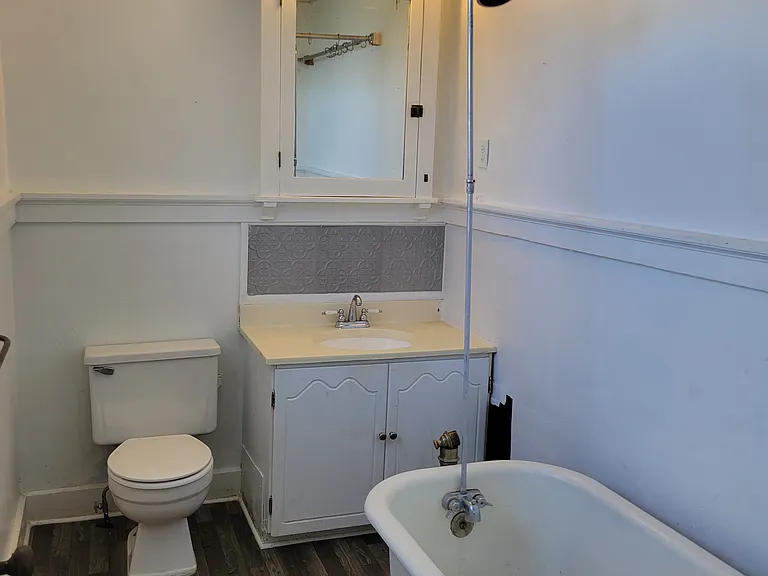 324 W 9th St — Photo 10
