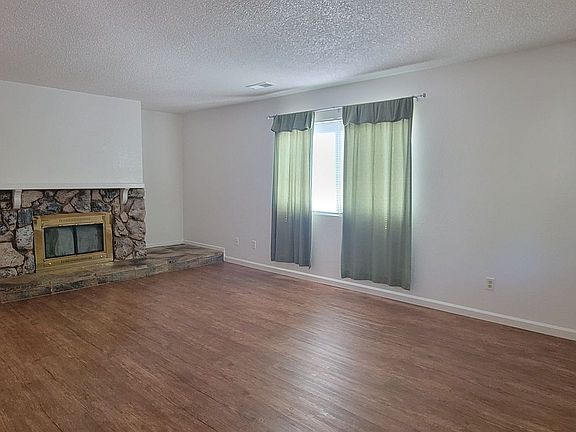 2nd image of 1855 Del Mar Ave