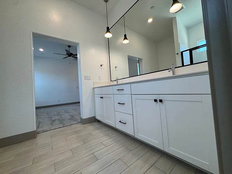 2637 W Andrew Ln — Photo 24