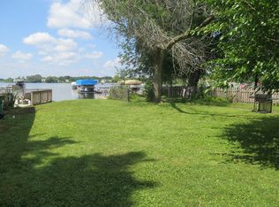 701 Lake Shore Dr, Wauconda, IL 60084