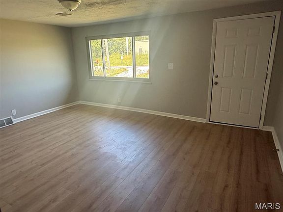 5th image of 106 Schemmer Rd