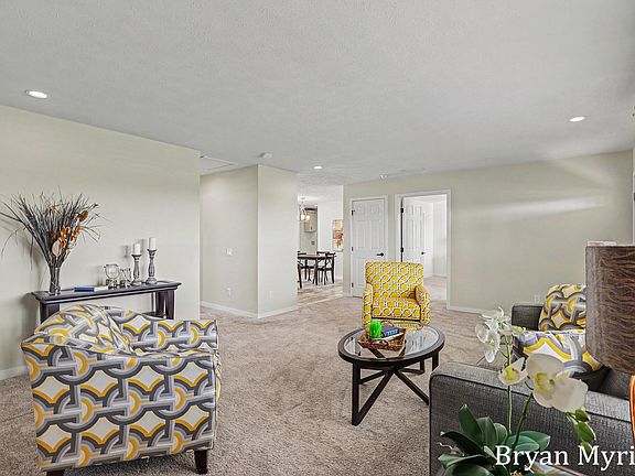 5th image of 4770 52nd St