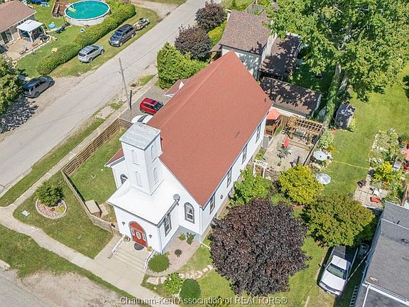 4th image of 203 McIntyre St