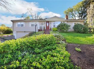 21 Endeavor St, Trumbull, CT 06611