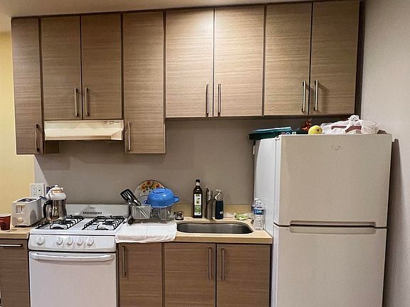 3rd image of 1423 Oxford St #1/2-A