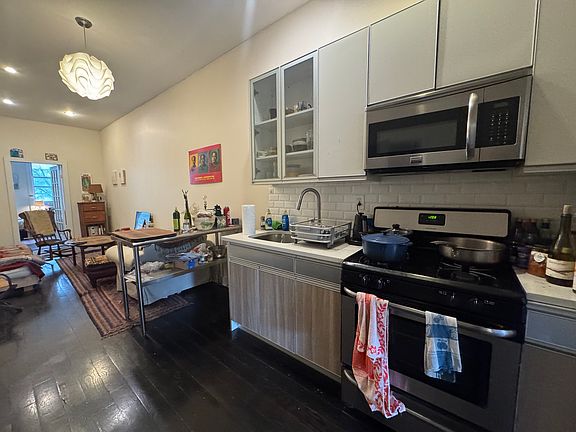 4th image of 386 Harman St APT 2L