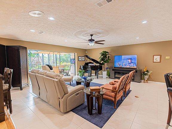 4th image of 1218 SW Paradise Cv