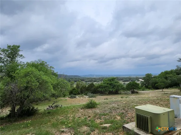 1279 Kings Cove Dr, Canyon Lake, TX 78133