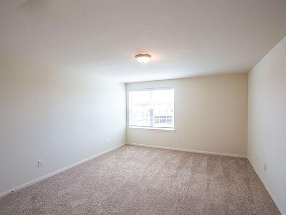 5th image of 15326 Crescent Brookfield Dr