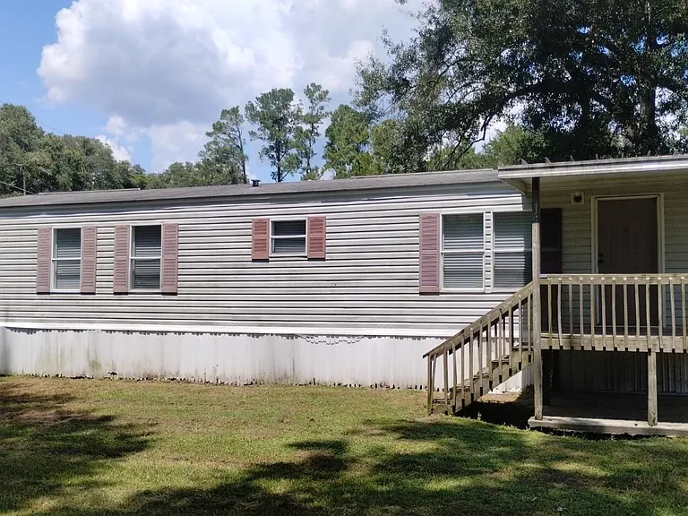 143 SE Laurence Ct — Photo 23
