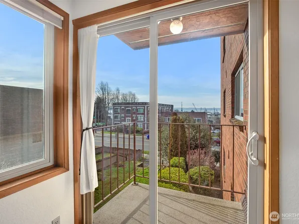 2619 Rucker Avenue #5, Everett, WA 98201