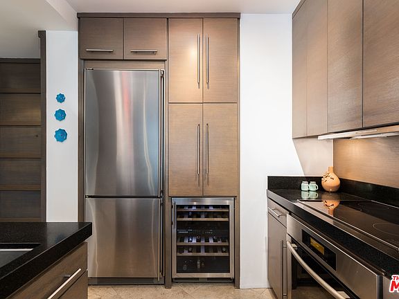 4th image of 999 N Doheny Dr APT 903