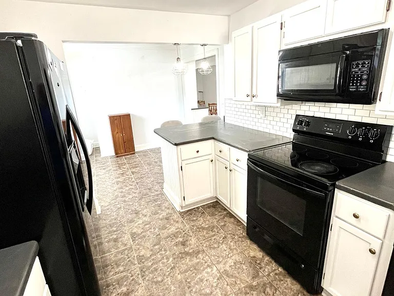 301 Poplar Dr — Photo 14