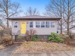 115 West St, Lawton, MI 49065