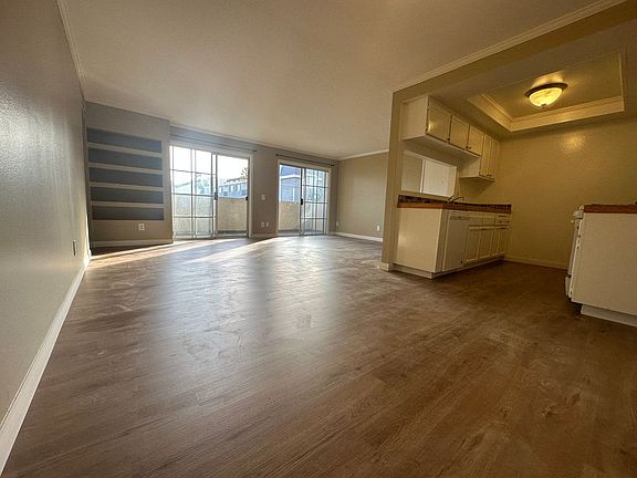 3rd image of 10825 Blix St APT 101