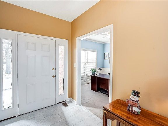 3rd image of 4828 Clifford Cir