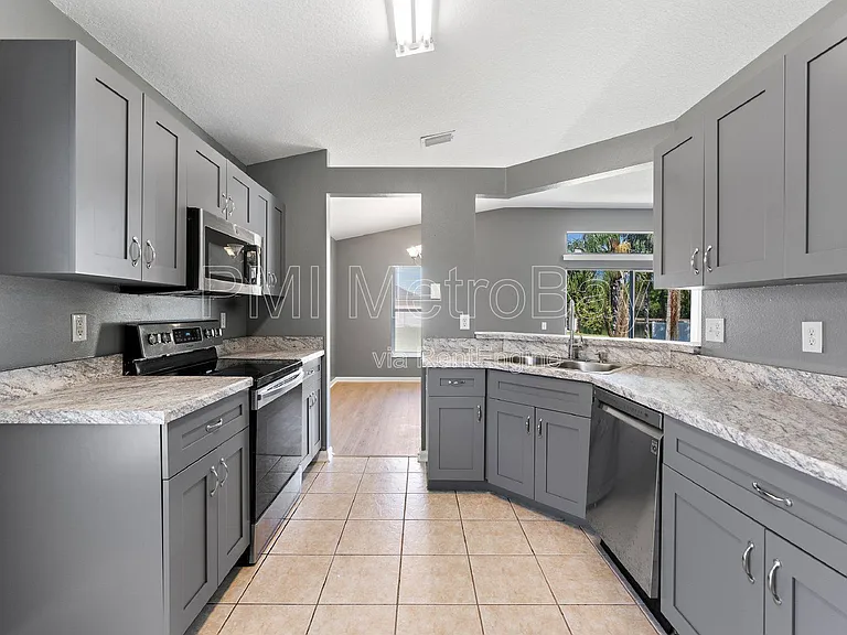1010 Summer Breeze Dr — Photo 23