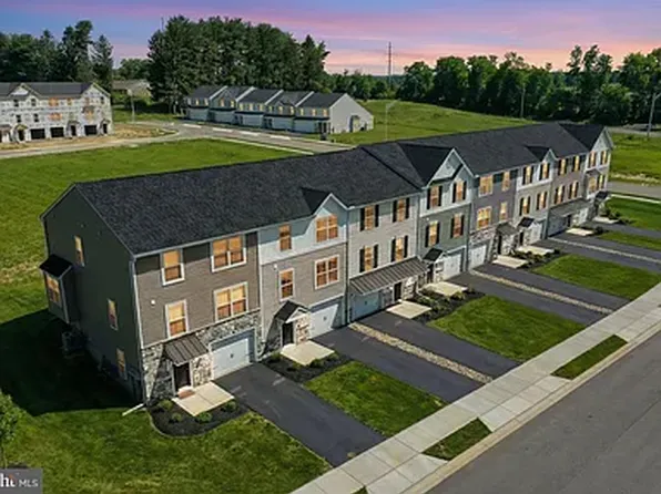 1045 Addie Ln, Harrisburg, PA 17112