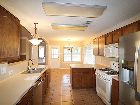 3rd image of 3206 Deer Trail Dr