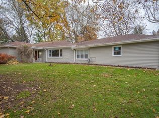 9712 N Mequon Pl, Mequon, WI 53092