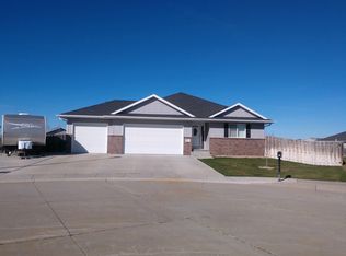 907 E Avenue Pl, Kearney, NE 68847