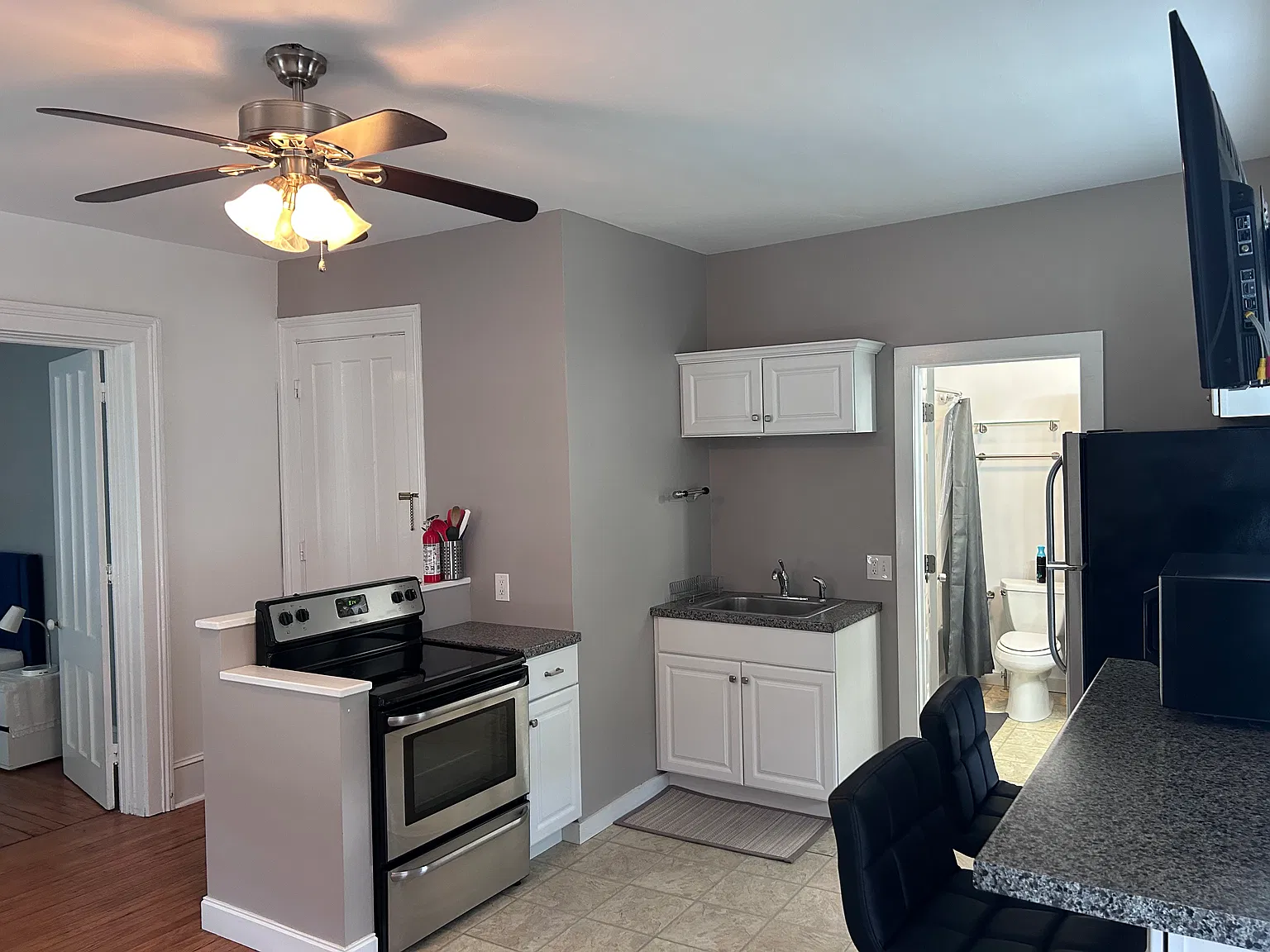 21 E Montgomery St — Photo 4
