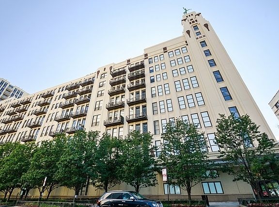 2nd image of 758 N Larrabee St APT 222