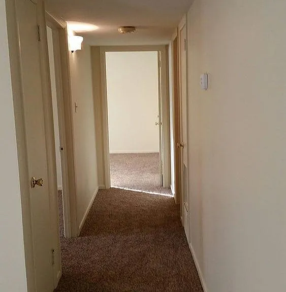 Country Club Apartments — Photo 7