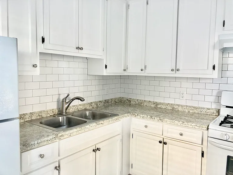 5200 Marathon St #110 — Photo 6