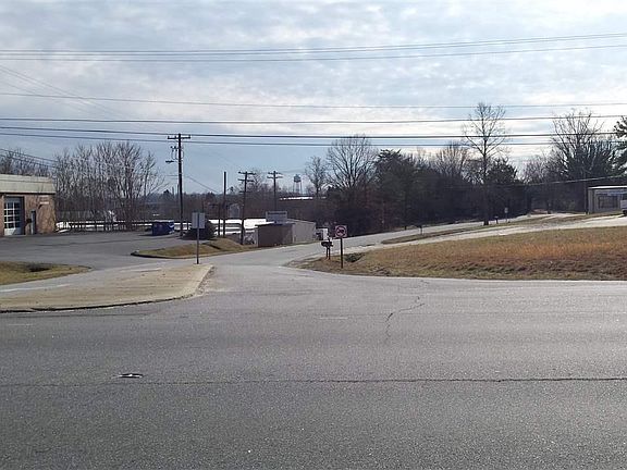 5th image of 2124 Hickory Blvd