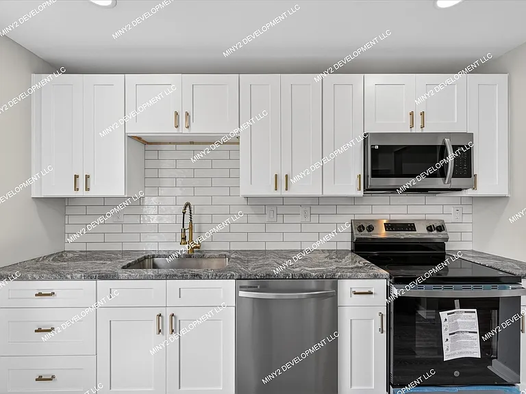 24273 Lauren Ave — Photo 10