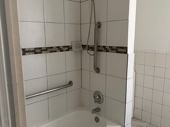 4th image of 209 Park Ave Floor 2