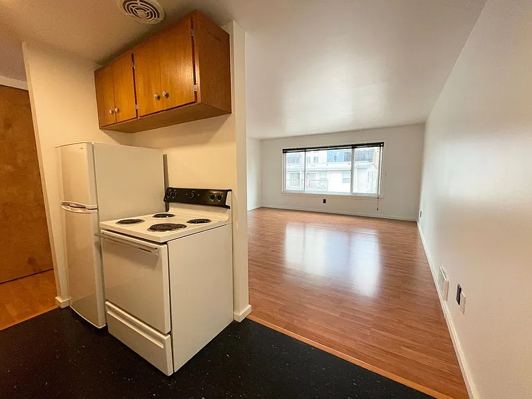 Escolier Apartments — Photo 43