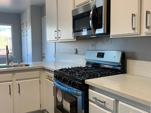 5th image of 103 Lora Ct