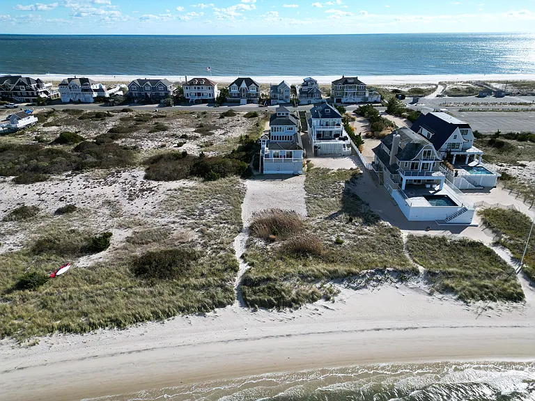 750 Dune Rd — Photo 11