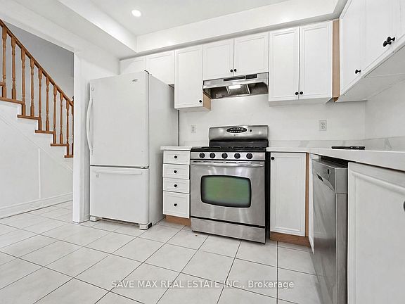 3rd image of 39 Caruso Dr