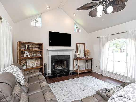 5th image of 41143 Lee Ct